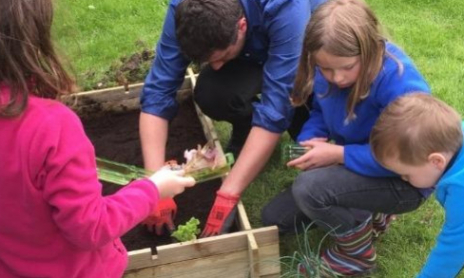 Les Semis du mois de mars pour démarrer le potager avec vos enfants